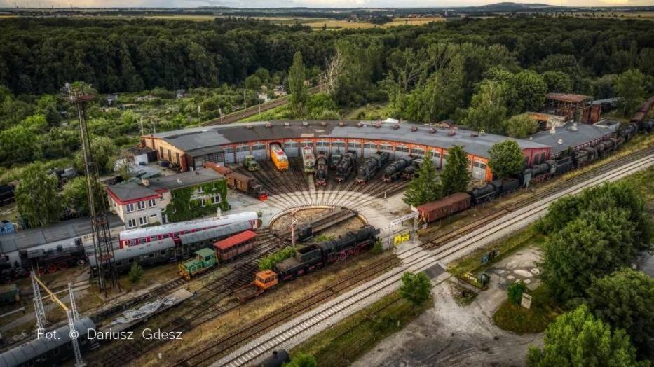 Wagony Sypialne W Muzeum Kolejnictwa Hotel Jaworzyna Slaska Exterior photo